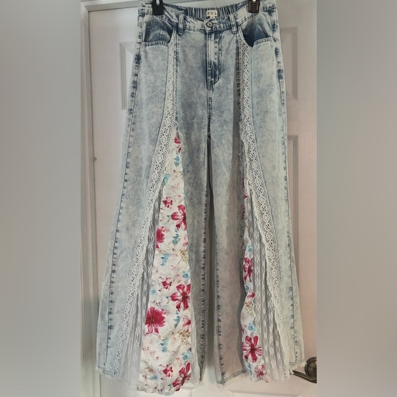 POL Chambray Floral and Lace Patchwork Pants NWT - Picture 4 of 8